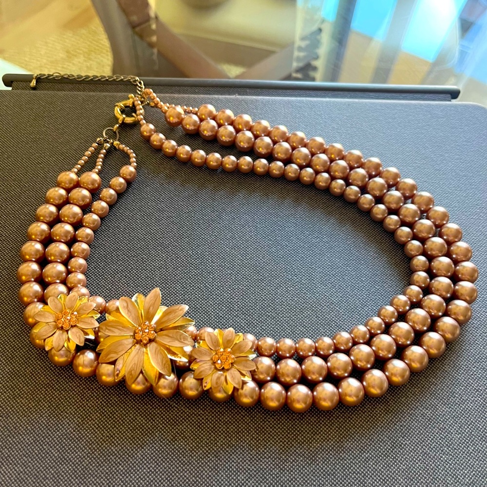 🌺 Faux Pearl Necklace